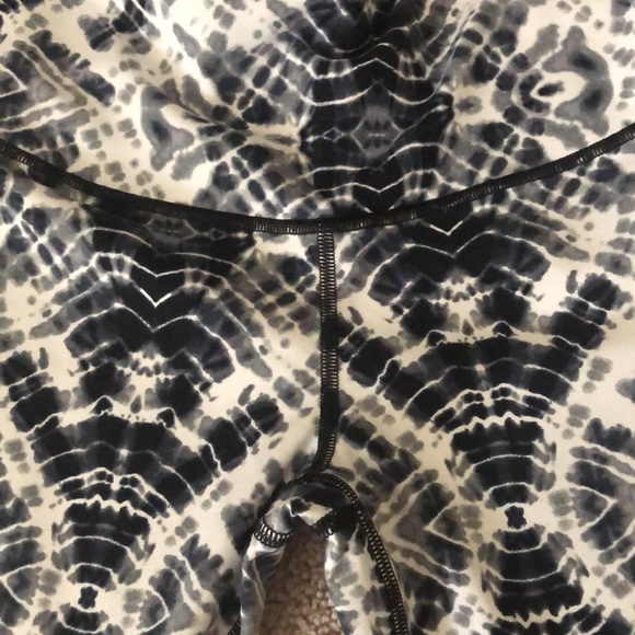 NEW Victoria’s Secret Sport Knockout 7/8 Tight size S/P - Picture 3 of 6